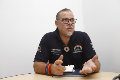 El candidato ha laborado en varios medios de comunicación como reportero, editor, camarógrafo, locutor y sonidista.