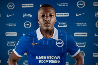 El ecuatoriano ya luce la camiseta de su nuevo equipo. Por ahora no se habla de un posible préstamo a Bélgica