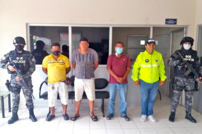 Los tres sospechosos de exigir $ 3.000 a un ciudadano, a cambio de devolverle el auto que previamente le robaron.