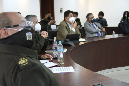 El ministro Patricio Pazmiño se reunió con el alto mando policial y los gobernadores para afinar el plan de seguridad electoral.