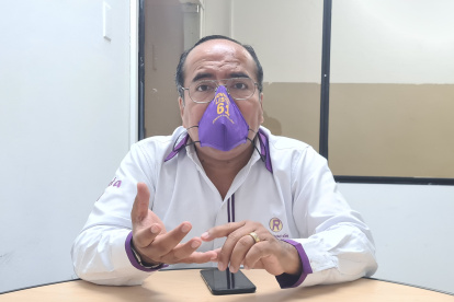 El candidato es docente investigador tecnológico y presidente del Colegio de Analistas.