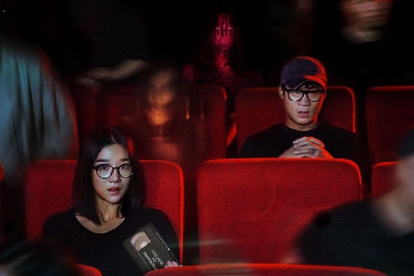 Color bien aprovechado, muchos simbolismos e interesantes efectos de sonido marcan esta película que vale la pena ver.