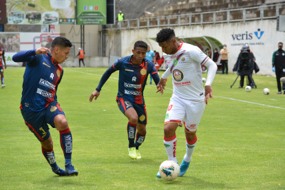 Olmedo tuvo una mala campaña en 2020. Se salvó del descenso.