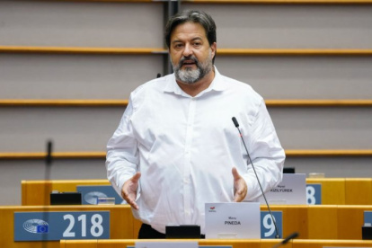 Manú Pineda es el eurodiputado de la Izquierda Unida española quien, según Pita, ha emitido declaraciones a favor de Andrés Arauz.