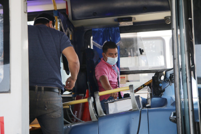 Si no hay acuerdo en los diálogos, los transportistas reducirán las horas de recorrido en Guayaquil.
PERIODISTA : BLANCA MONCADA 

FECHA : 01/02/2021 

Agencia (ag-extra)