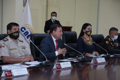 Llamado. Los directivos del COE y el CNE pidieron colaboración ciudadana durante las elecciones del domingo.