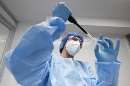 Una sola dosis de vacuna podría bastar para quien ya ha pasado la covid-19.