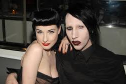 Dita von Teese y Marilny Manson comenzaron su relación en 2001 y se casaron en diciembre de 2005. Al año siguiente se divorciaron.