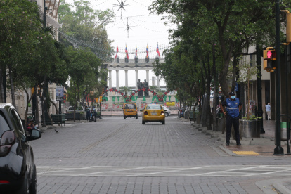 Avenida 9 de octubre, una de las principales calles de Guayaquil, en el centro de la ciudad.