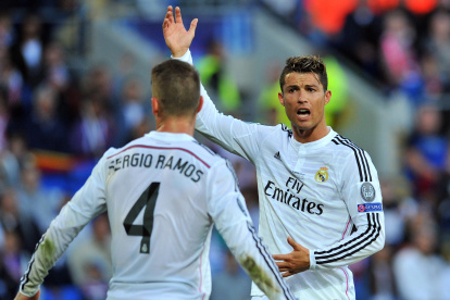 Sergio Ramos y Cristiano Ronaldo (d) hicieron una buena dupla en el Madrid.