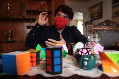 Gabriel Erazo se especializó en el ‘pyraminx’, que es triangular. Su tiempo récord es de 1,4 segundos.