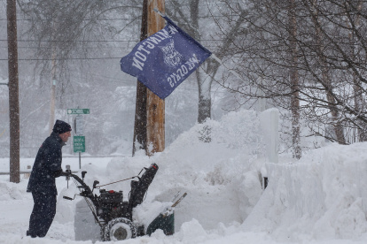 Vista de los efectos de la nevada en Wilmington, Massachusetts, este 2 de febrero de 2021. EFE/Cj Gunther