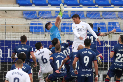 Raphael Varane fue el héroe en la victoria del equipo de Zinedine Zidane