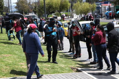 Decenas de ciudadanos trasnocharon para obtener la cédula de identidad.