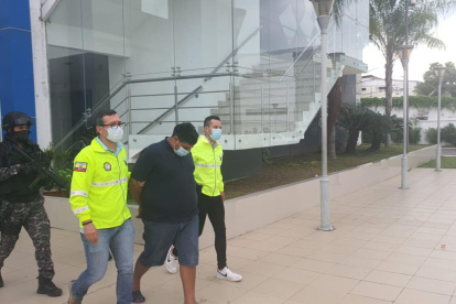 Casquete es trasladado por tierra desde Guayaquil. Salió a las 14:30 y se espera que llegue a la cárcel 4 pasadas las 21:00.