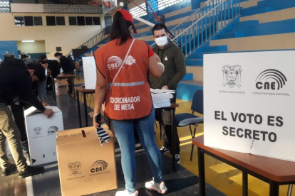 Referencial: Las Juntas Receptoras del Voto en el inicio de las elecciones.