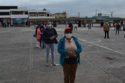 Marìa Freire estuvo 40 minutos antes para dar el voto en la Unidad Educativa Hispano América.