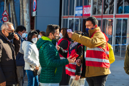 Las medidas han sido estrictas al ingreso del recinto electoral.
