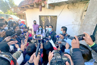 El candidato sufragó pasadas las 10:00 de la mañana.