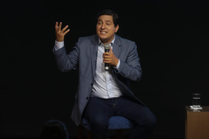 Andrés Arauz, candidato presidencial por UNES, arribó cerca de las 18:00 al Hotel Mercurie.