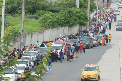 El caos. Embotellamiento, aglomeraciones y columnas de hasta tres horas. Pocos optaron por pagar la multa antes que hacer la megacola