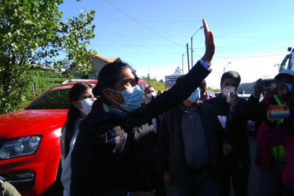 Pérez, quien desde la ciudad de Cuenca espera los resultados oficiales de la jornada electoral, criticó la rigurosidad y tecnicidad de las encuestadoras y cuestionó la posibilidad de un "hackeo".