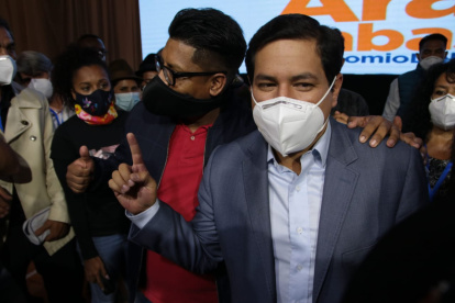 El candidato correísta Andrés Arauz dio declaraciones cerca de las 21:30 en el Hotel Mercurie de Quito.