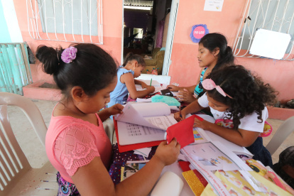No todos los niños han podido recibir clases virtuales. Algunos trabajan con fichas pedagógicas.