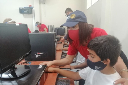 En el recinto Barranca La Puntilla se ejecuta un proyecto con la creación del aula virtual.