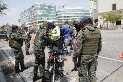 Los operativos en La Puntilla se han intensificado desde hace varios meses, debido a los robos registrados. 


PERIODISTA : DIANA SOTOMAYOR



FECHA : 30/11/2020 



Agencia (ag-extra)