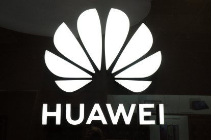 El negocio de teléfonos celulares de Huawei ha sido el más afectado por las prohibiciones de vender y adquirir componentes en Estados Unidos.