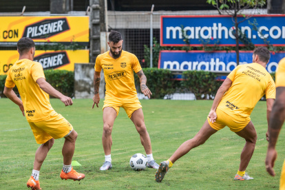 Barcelona continúa con su preparación para la Noche Amarilla.