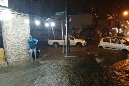 Así permanecen las calles de Samanes, al norte de Guayaquil, en este momento.