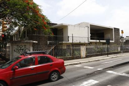 CASAS ABANDONADAS EN LAS CALLES TULCAN Y LUQUE HACIA LA CALLE AGUIRRE/JIMMY NEGRETE/GUAYAQUIL-ECUADOR