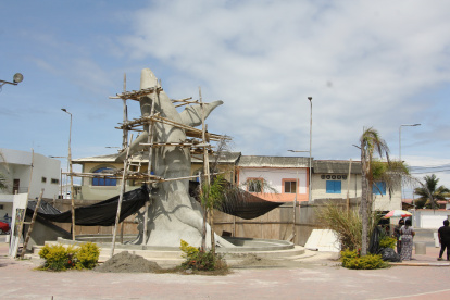 La obra. Está ubicada en el centro del malecón del balneario. La estructura no ha sido terminada.