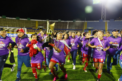 El Nacional, campeón de la Superliga 2020, perdió a varias jugadoras, quienes irán a Deportivo Cuenca y han sido convocadas a la Tricolor.