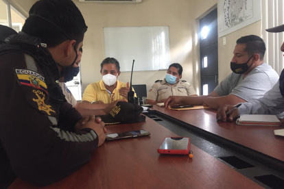 Encuentro. La comunidad de Bellavista y Jardines del Salado durante su cita con la Policía.