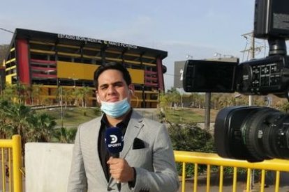 Diego Ordinola, periodista deportivo, sufrió un robo ante las cámaras.