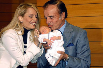 Cecilia Bolocco y Carlos Menem en sus tiempos felices junto a Max.