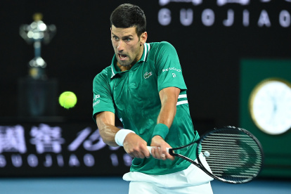 Novak Djokovic durante su juego de cuartos de final del Australia Open, ante Alexander Zverev