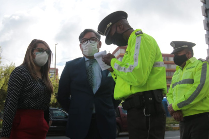 Los abogados de los involucrados en la compra de pruebas, en Quito, llegaron hoy a la audiencia.