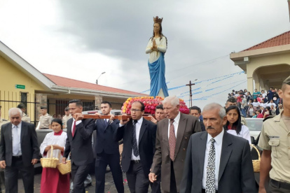 Procesión. Las juradas a la Purísima, fiestas que remarcan la historia de Morona. En años pasados hacían procesiones.