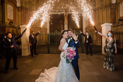 La pareja contrajo matrimonio en la iglesia El Sagrario.
