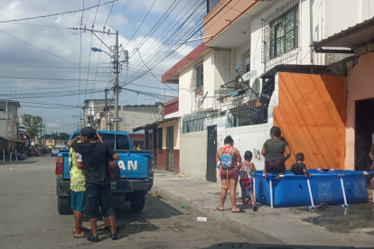 Parte del agua se desperdició en el llenado de las piscinas.