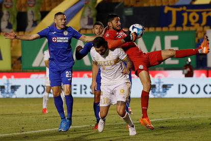 Tigres estrenó su condición de subcampeón del mundo con una derrota en México.