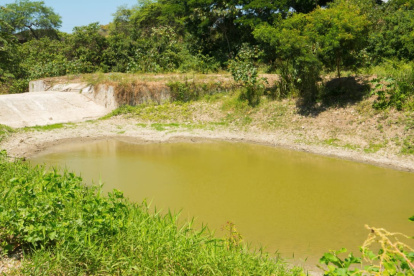Los tapes o diques para contener el agua de ríos y lluvias y que esta se almacene bajo tierra es una técnica ancestral en el norte de Santa Elena.