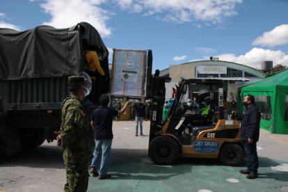 Las papeletas impresas salieron desde las imprentas militares hacia la empresa integradora del paquete electoral y de ahí hacia el exterior.
