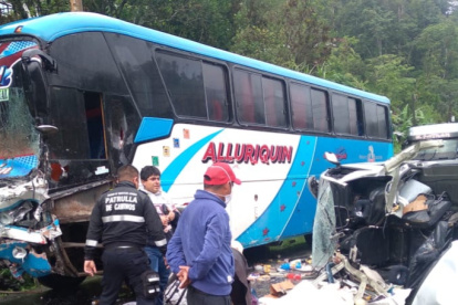 Siniestro. En la vía Alóag - Santo Domingo murieron cuatro personas en un accidente de tránsito.
