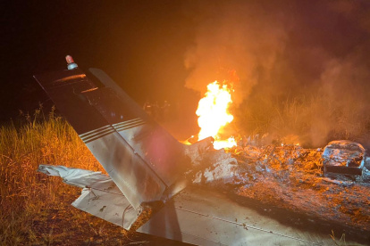 Incinerada. Una avioneta incinerada en el sector de San Lorenzo, Esmeraldas.
