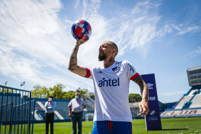 Andrés D"Alessandro jugó en los argentinos River Plate y San Lorenzo , el español Zaragoza, entre otros,